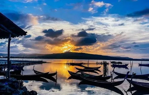 O LOAN LAGOON – ADMIRING THE MAJESTIC BEAUTY WHEN THE PHOENIX SPREADS HER WINGS